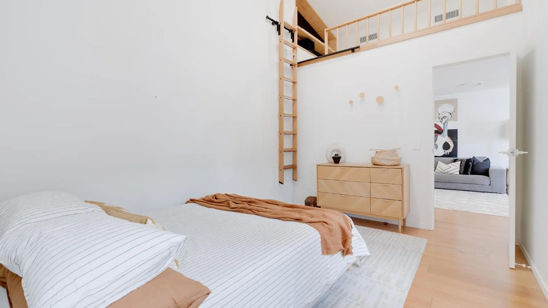 Chic 3Br In Gold Coast Steps From The Beach