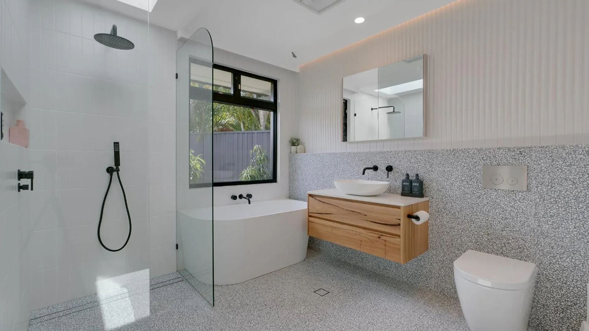 Chic 3Br In Gold Coast Steps From The Beach 0*,  Australia